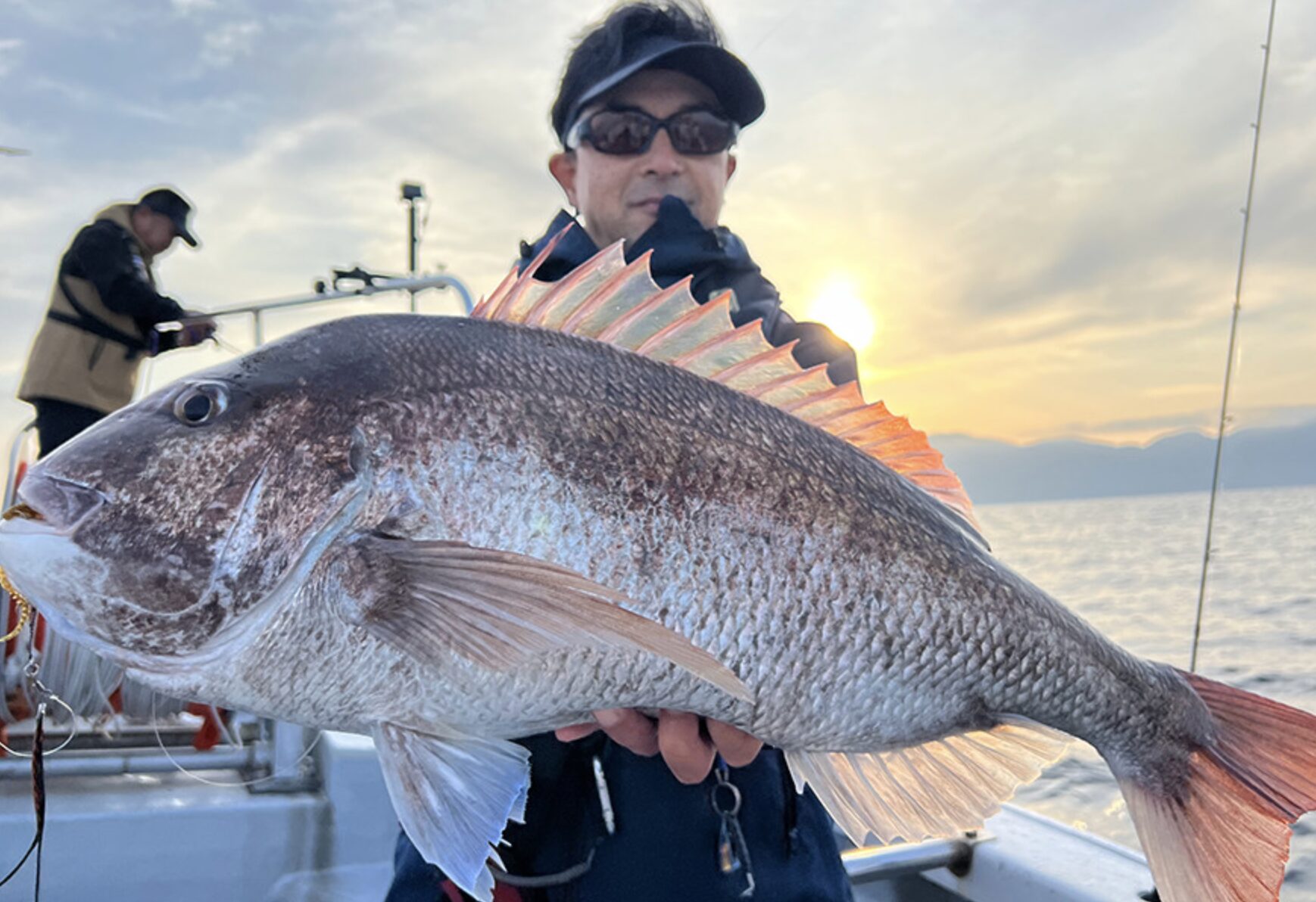 タイラバの世界へようこそ！船釣りで鯛を手にする感動体験 | 【大阪